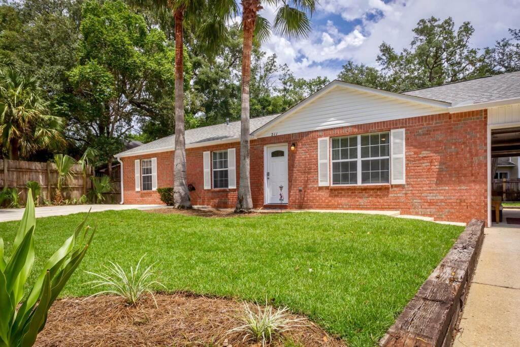 Life'S A Breeze - Updated 3Br 5Min To Pcola Beach Gulf Breeze Exterior photo