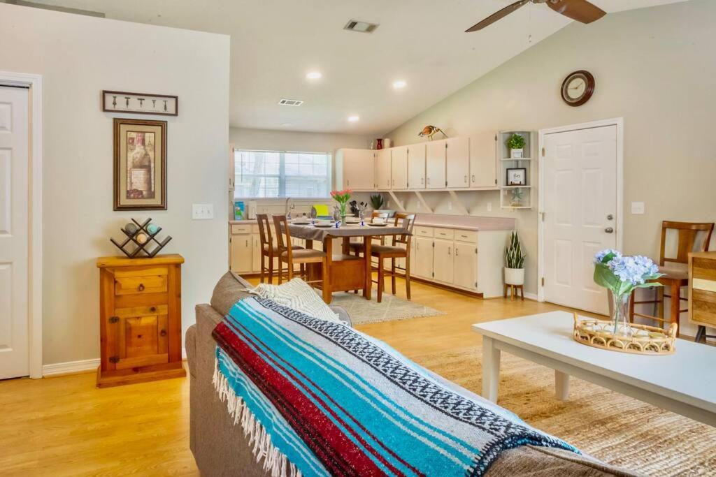 Life'S A Breeze - Updated 3Br 5Min To Pcola Beach Gulf Breeze Exterior photo