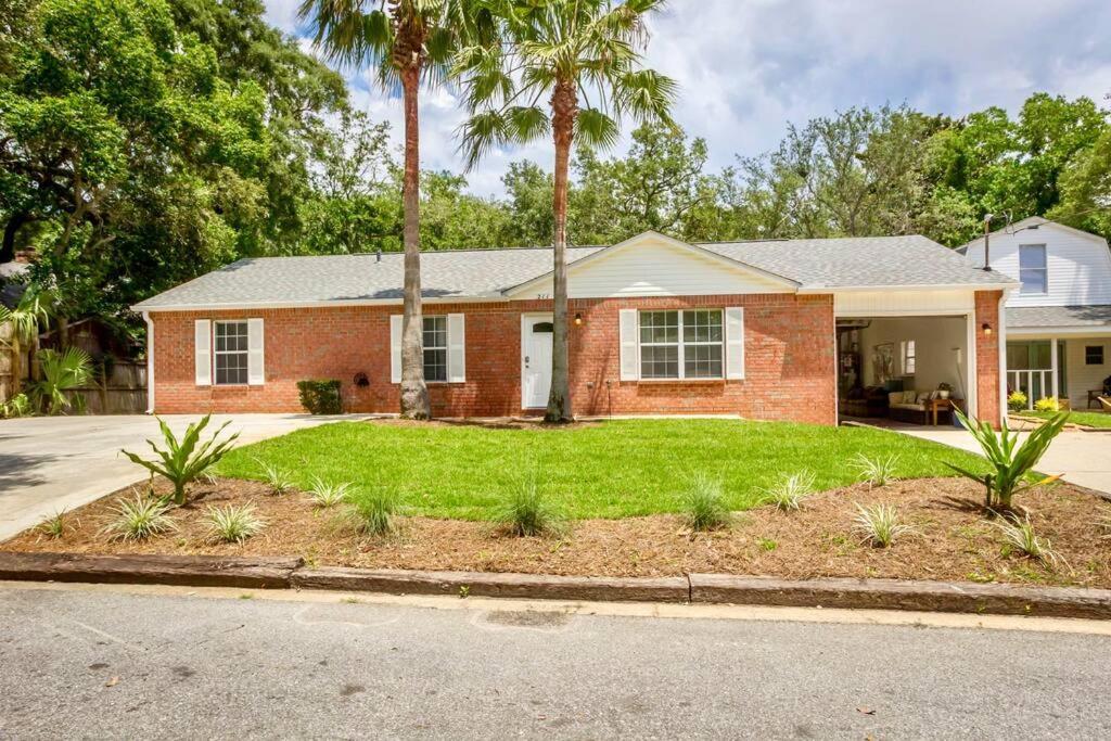 Life'S A Breeze - Updated 3Br 5Min To Pcola Beach Gulf Breeze Exterior photo